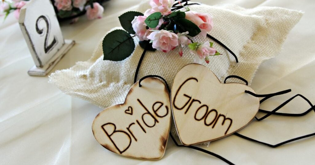 bride and groom tag souvenir
